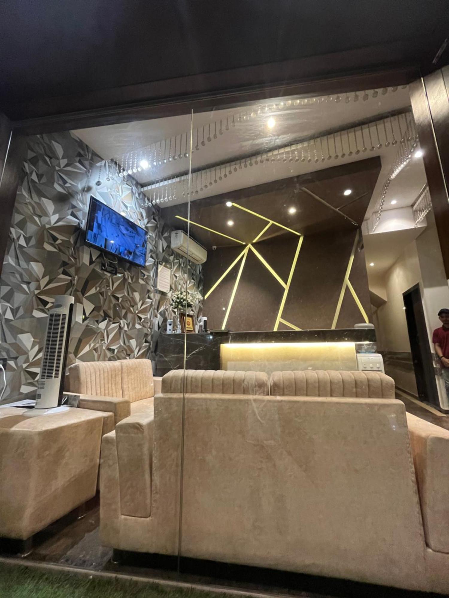 Hotel Meriton Mumbai International Airport T-2 Extérieur photo