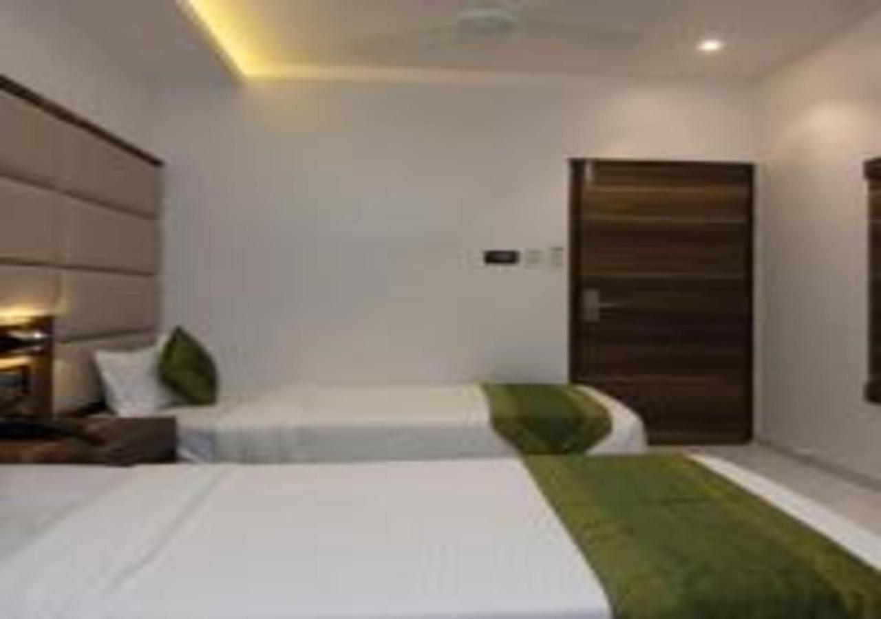 Hotel Meriton Mumbai International Airport T-2 Extérieur photo