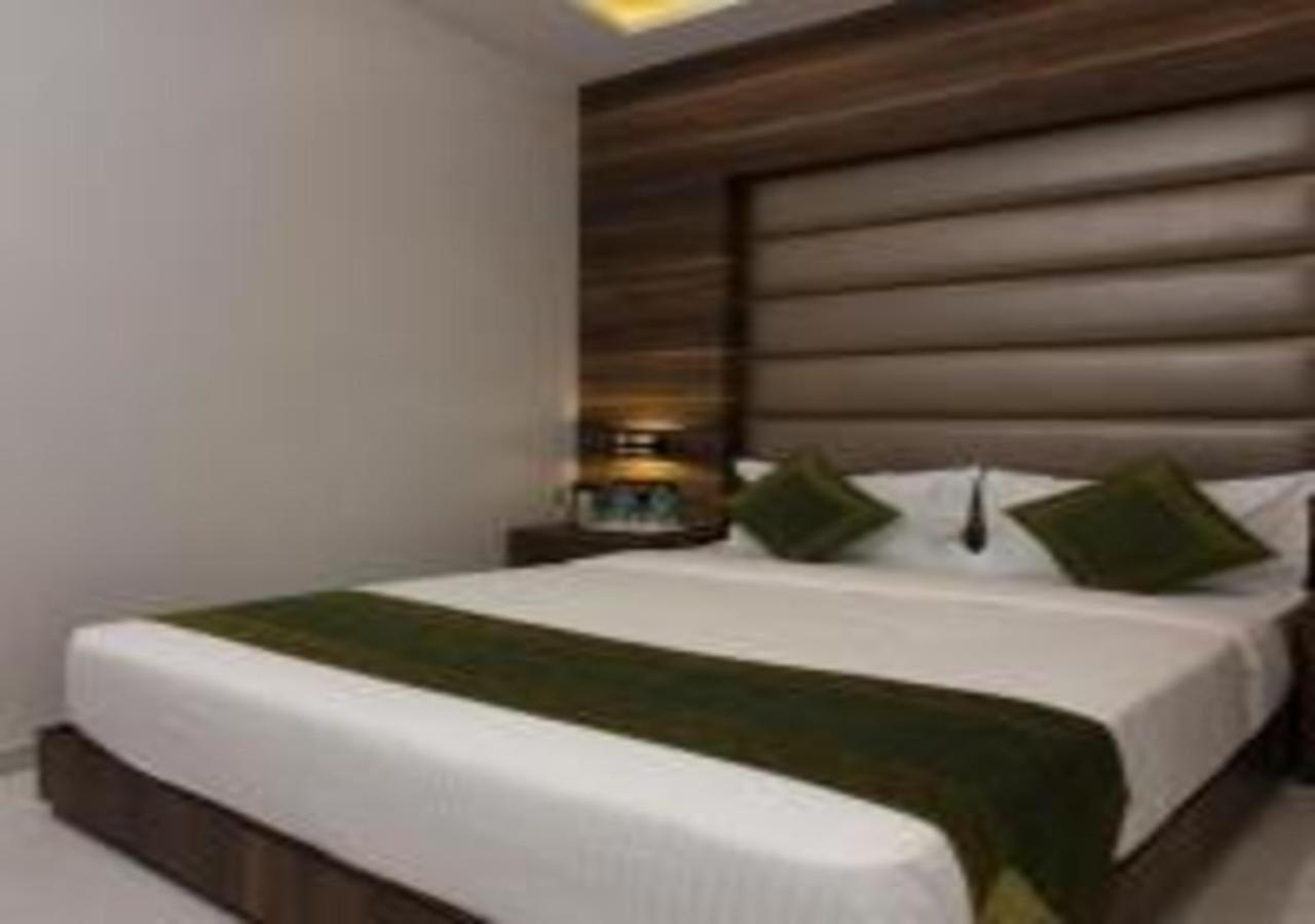 Hotel Meriton Mumbai International Airport T-2 Extérieur photo