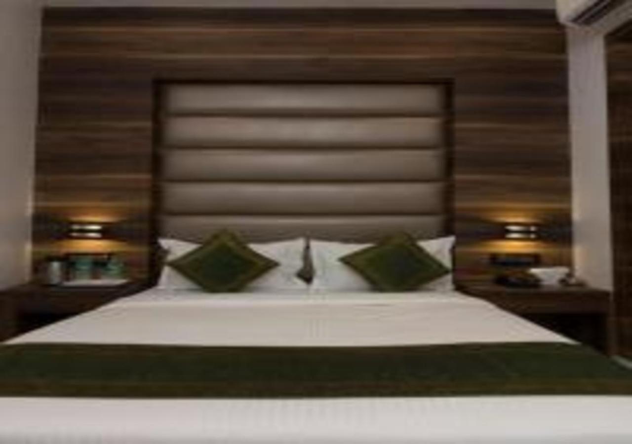 Hotel Meriton Mumbai International Airport T-2 Extérieur photo