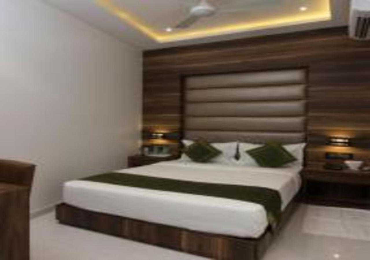 Hotel Meriton Mumbai International Airport T-2 Extérieur photo