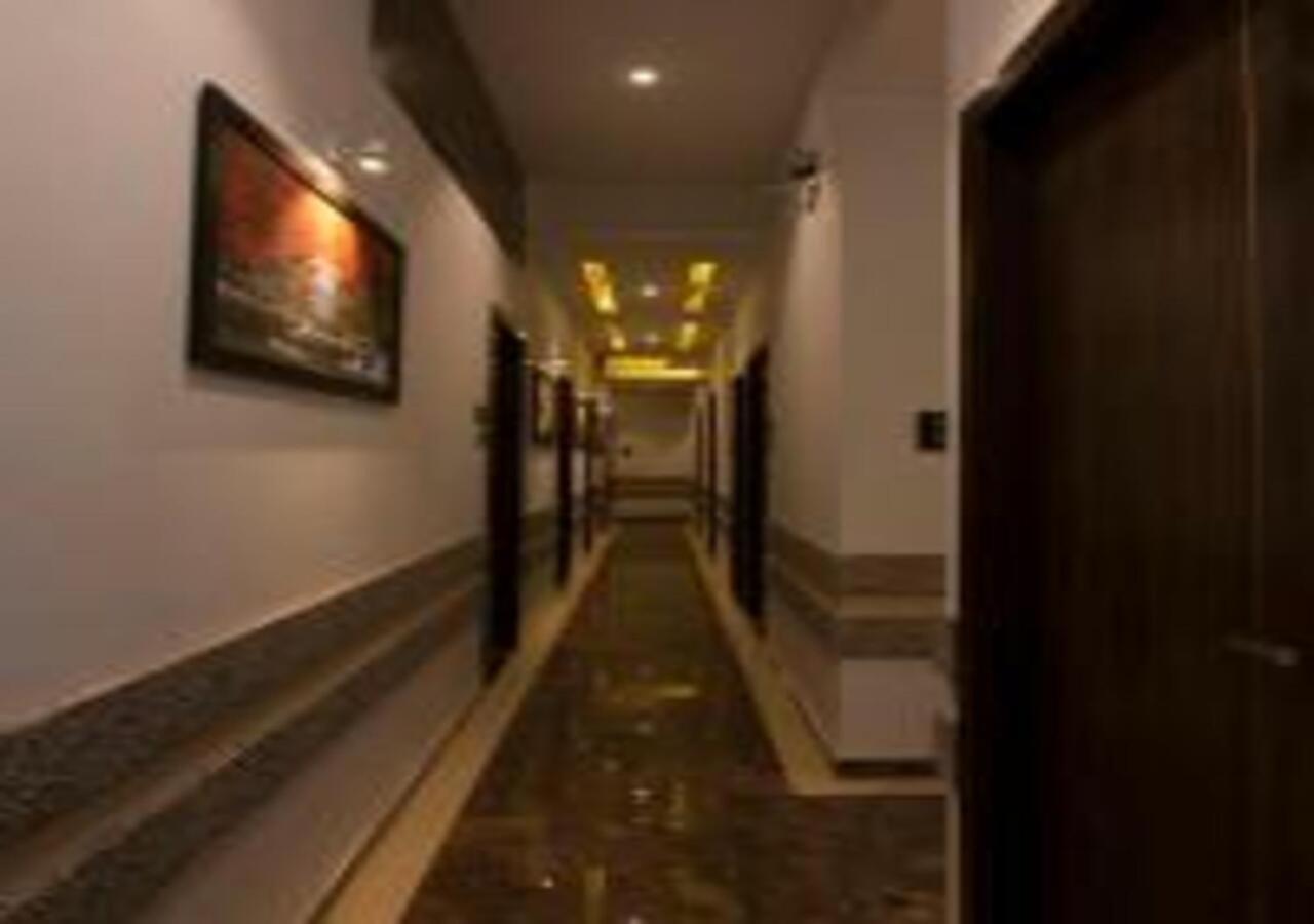 Hotel Meriton Mumbai International Airport T-2 Extérieur photo