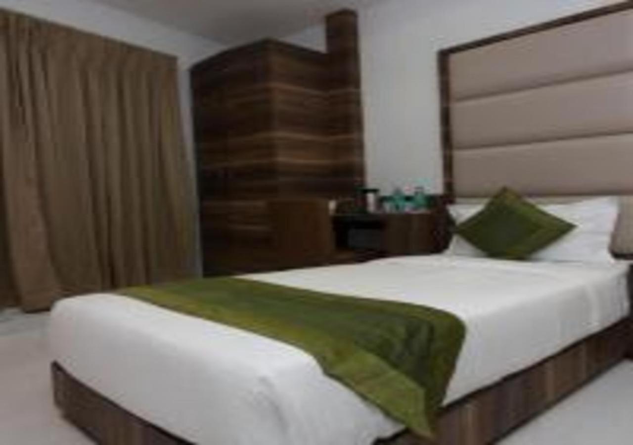 Hotel Meriton Mumbai International Airport T-2 Extérieur photo